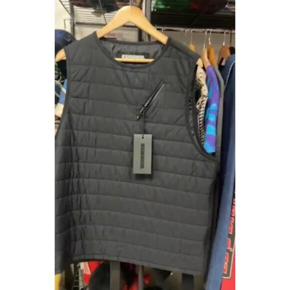 Neighborhood Size Large (4) NWT’s vest NWT’s $350 - Picture 10 of 10